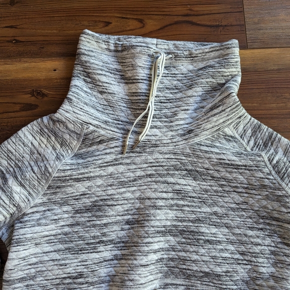 Marmot Women's Annie Quilted Pullover Cowl Neck Sweatshirt White/Black Size M - Picture 4 of 15